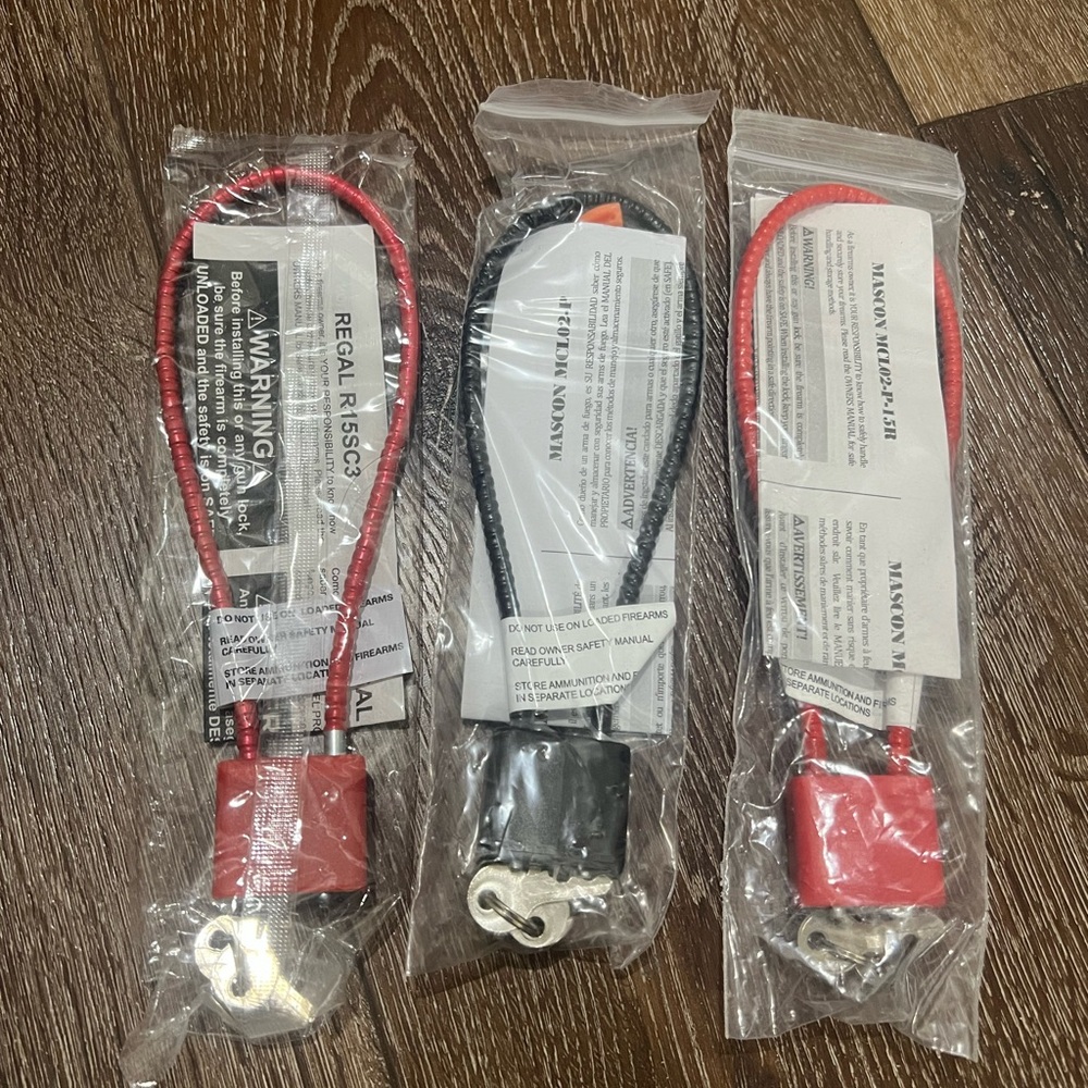 NWT mascon mcl02-p Red and Black gun lock 3 total